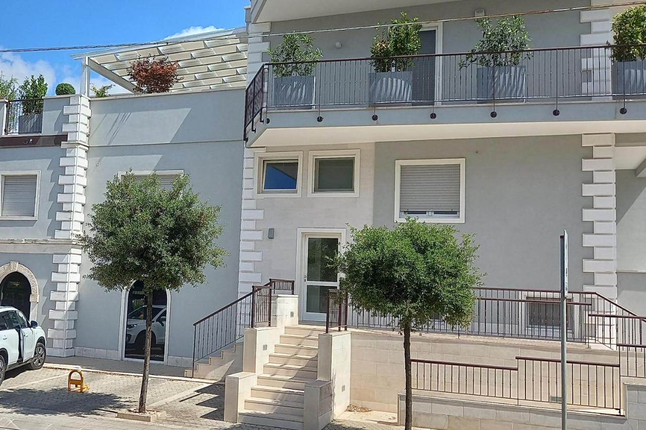 Central Apartment Con Tre Camere Da Letto Locorotondo Eksteriør billede